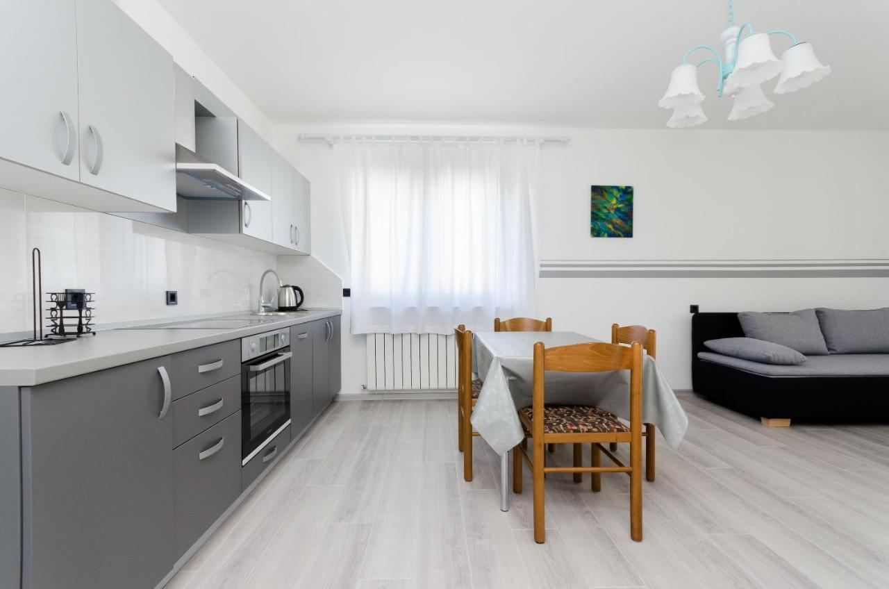 Apartments Slavica R Banjol エクステリア 写真