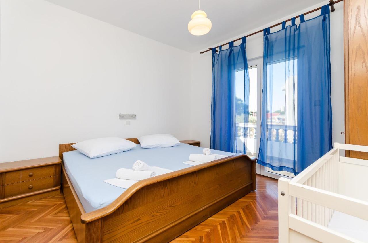 Apartments Slavica R Banjol エクステリア 写真