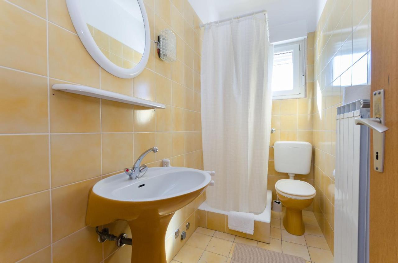 Apartments Slavica R Banjol エクステリア 写真