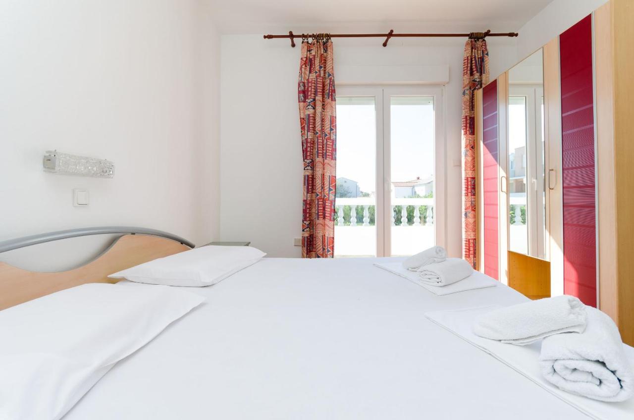 Apartments Slavica R Banjol エクステリア 写真