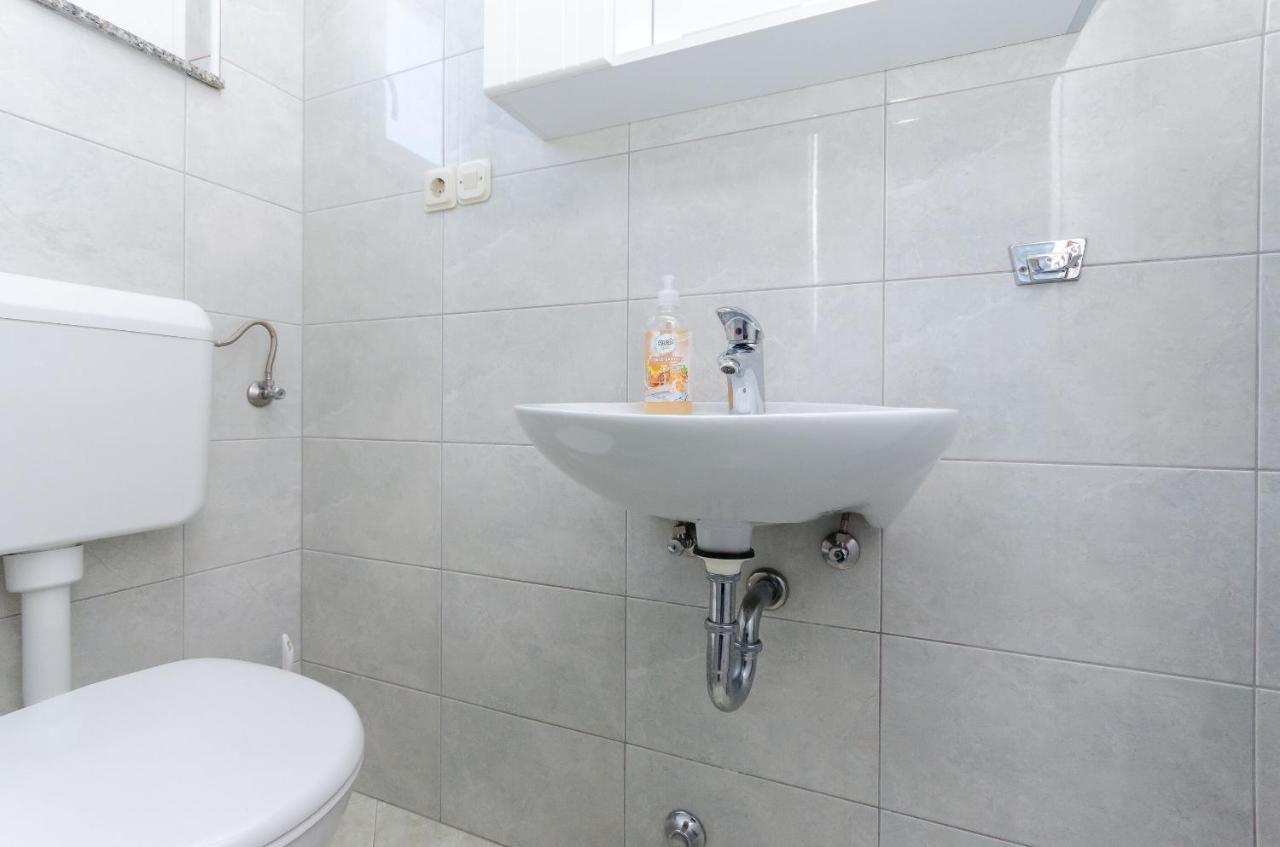 Apartments Slavica R Banjol エクステリア 写真